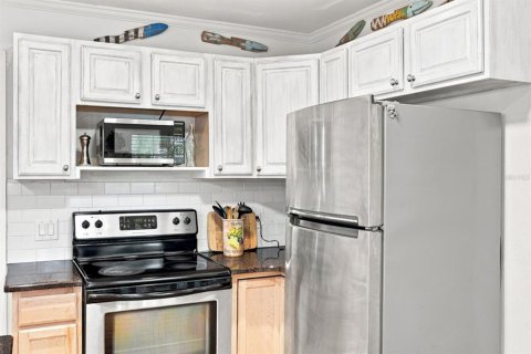 House in Madeira Beach, Florida 2 bedrooms, 63.27 sq.m. № 2315111 - photo 16