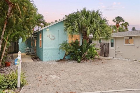 House in Madeira Beach, Florida 2 bedrooms, 63.27 sq.m. № 2315111
