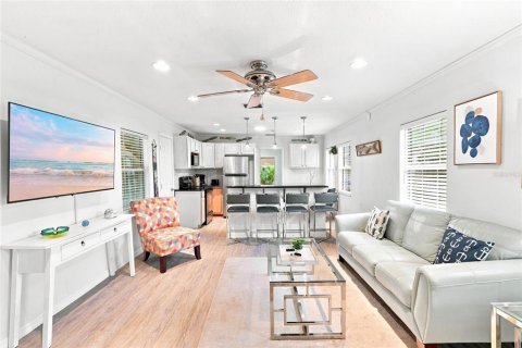 House in Madeira Beach, Florida 2 bedrooms, 63.27 sq.m. № 2315111 - photo 10