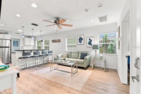 House in Madeira Beach, Florida 2 bedrooms, 63.27 sq.m. № 2315111 - photo 6
