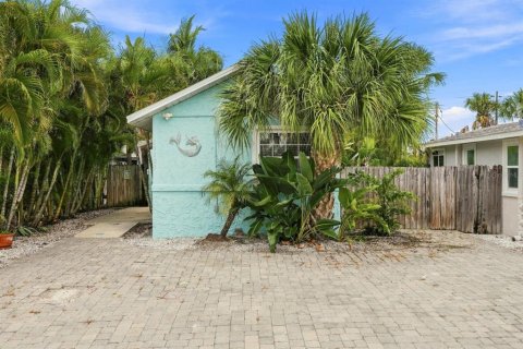 House in Madeira Beach, Florida 2 bedrooms, 63.27 sq.m. № 2315111 - photo 3
