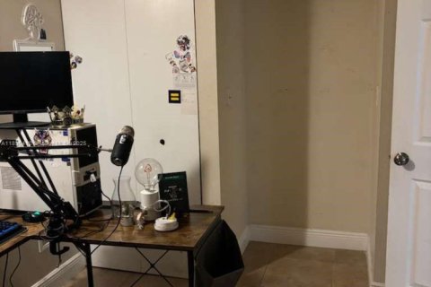 Condo in Miami, Florida, 3 bedrooms  № 1953470 - photo 18