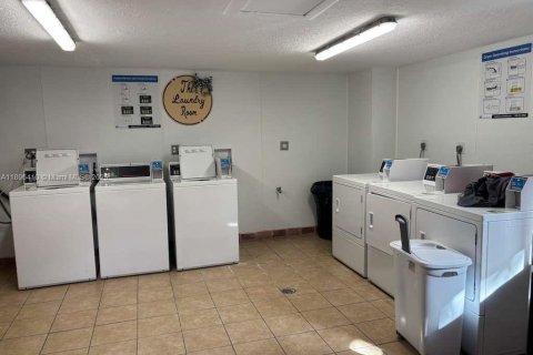 Condo in Miami, Florida, 3 bedrooms  № 1953470 - photo 9