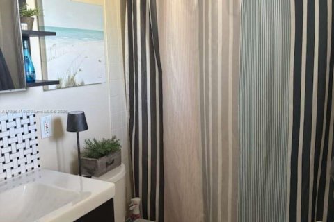 Condo in Miami, Florida, 3 bedrooms  № 1953470 - photo 16