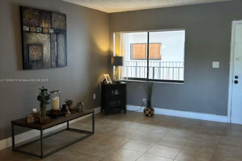 Condo in Miami, Florida, 3 bedrooms  № 1953470 - photo 10