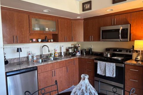 Condo in Miami, Florida, 3 bedrooms  № 1953470 - photo 13
