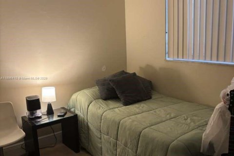 Condo in Miami, Florida, 3 bedrooms  № 1953470 - photo 15