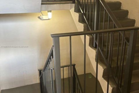 Condo in Miami, Florida, 3 bedrooms  № 1953470 - photo 6