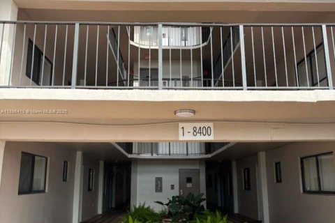 Condo in Miami, Florida, 3 bedrooms  № 1953470 - photo 3