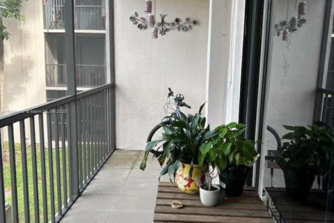 Condo in Miami, Florida, 3 bedrooms  № 1953470 - photo 23