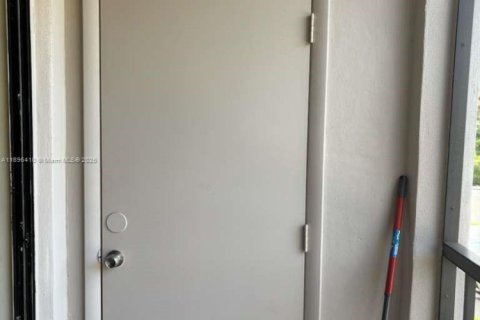 Condo in Miami, Florida, 3 bedrooms  № 1953470 - photo 22