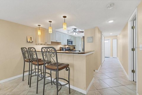 Copropriété à louer à Sarasota, Floride: 2 chambres, 124.3 m2 № 1873124 - photo 5