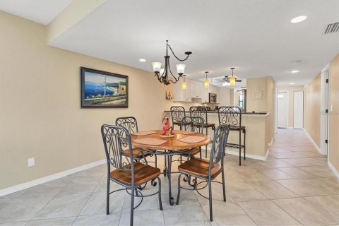 Copropriété à louer à Sarasota, Floride: 2 chambres, 124.3 m2 № 1873124 - photo 9