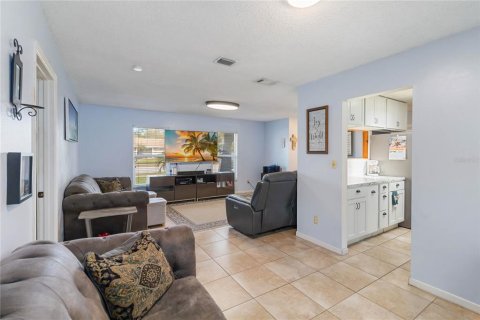 Casa en venta en Orlando, Florida, 4 dormitorios, 147.99 m2 № 1577363 - foto 10
