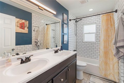 Casa en venta en Orlando, Florida, 4 dormitorios, 147.99 m2 № 1577363 - foto 20