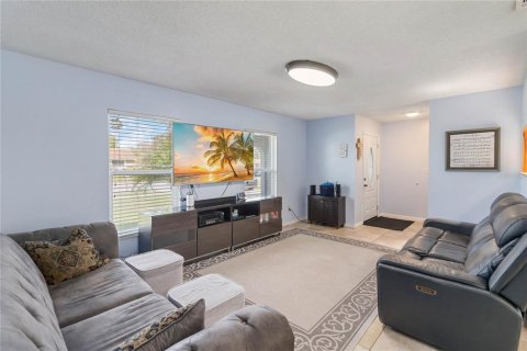 Casa en venta en Orlando, Florida, 4 dormitorios, 147.99 m2 № 1577363 - foto 8