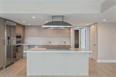 Купить кондоминиум в Бей-Харбор-Айлендс, Флорида 4 спальни, 183.2м2, № 1973272 - фото 5