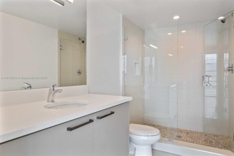 Купить кондоминиум в Бей-Харбор-Айлендс, Флорида 4 спальни, 183.2м2, № 1973272 - фото 24