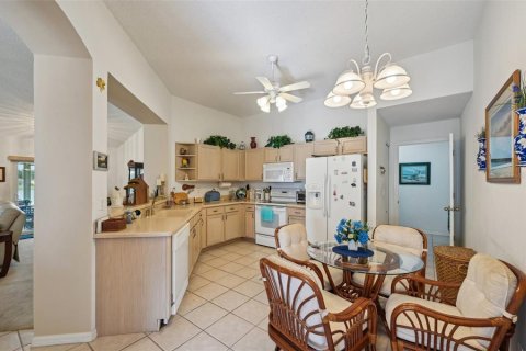 Condo in Sun City Center, Florida, 2 bedrooms  № 1749718 - photo 11