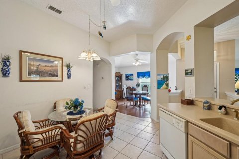 Condo in Sun City Center, Florida, 2 bedrooms  № 1749718 - photo 12