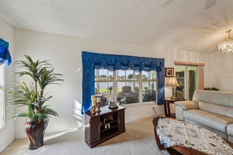 Condo in Sun City Center, Florida, 2 bedrooms  № 1749718 - photo 9