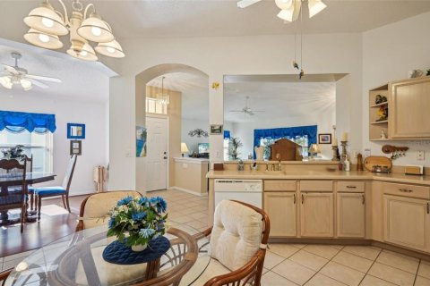 Condo in Sun City Center, Florida, 2 bedrooms  № 1749718 - photo 13