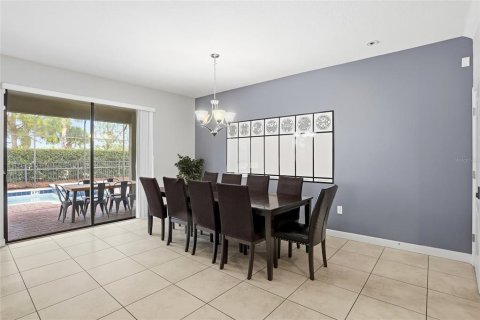 House in Davenport, Florida 7 bedrooms, 327.39 sq.m. № 2201604 - photo 15
