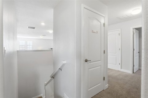 House in Davenport, Florida 7 bedrooms, 327.39 sq.m. № 2201604 - photo 26
