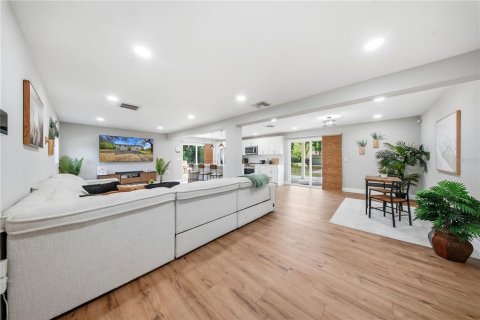 Villa ou maison à vendre à Tampa, Floride: 4 chambres, 198.44 m2 № 2226581 - photo 8