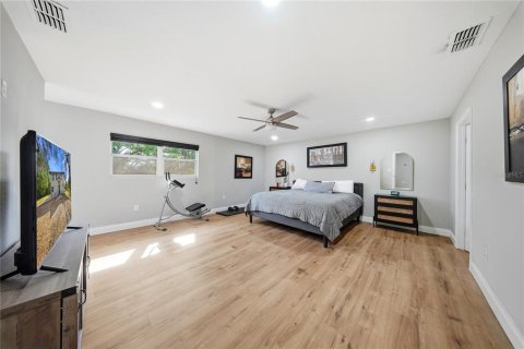 Villa ou maison à vendre à Tampa, Floride: 4 chambres, 198.44 m2 № 2226581 - photo 17