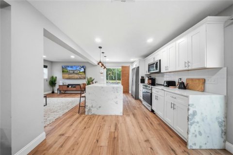 Villa ou maison à vendre à Tampa, Floride: 4 chambres, 198.44 m2 № 2226581 - photo 12