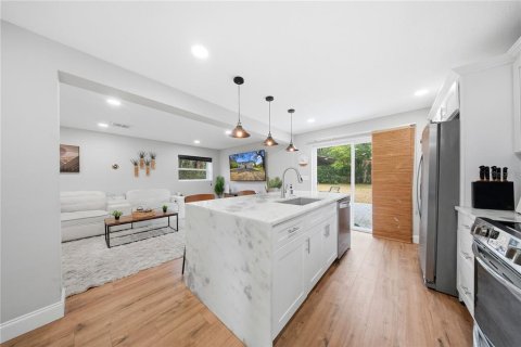 Villa ou maison à vendre à Tampa, Floride: 4 chambres, 198.44 m2 № 2226581 - photo 13