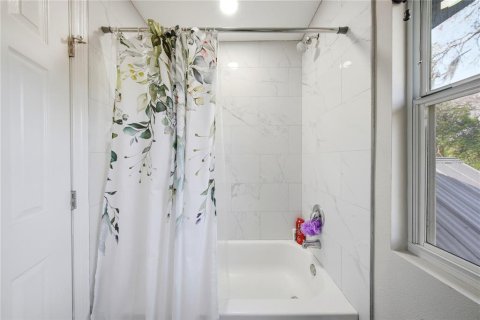 Villa ou maison à vendre à Tampa, Floride: 4 chambres, 198.44 m2 № 2226581 - photo 23