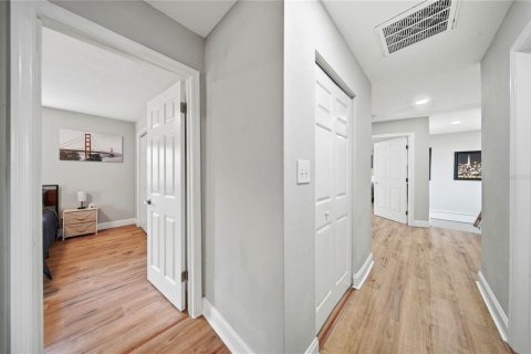 Villa ou maison à vendre à Tampa, Floride: 4 chambres, 198.44 m2 № 2226581 - photo 6