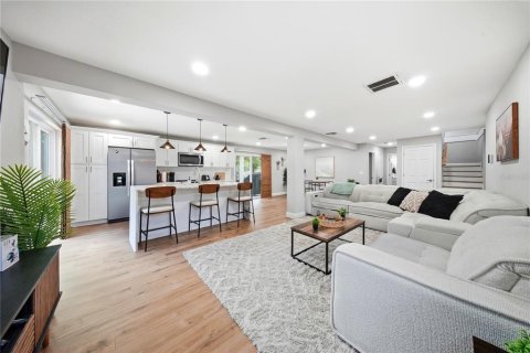 Villa ou maison à vendre à Tampa, Floride: 4 chambres, 198.44 m2 № 2226581 - photo 10