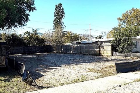 Land in Saint Petersburg, Florida № 2097368
