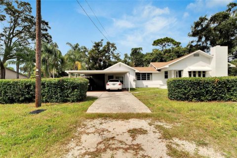 House in Tampa, Florida 4 bedrooms, 153.85 sq.m. № 1532313 - photo 2