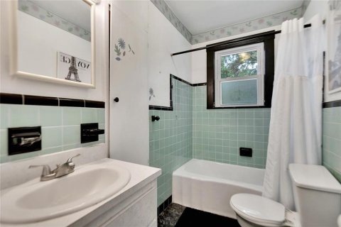 House in Tampa, Florida 4 bedrooms, 153.85 sq.m. № 1532313 - photo 24