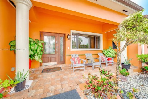 Casa en venta en Miami, Florida, 4 dormitorios, 205.87 m2 № 1709821 - foto 5