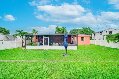 Casa en venta en Miami, Florida, 4 dormitorios, 205.87 m2 № 1709821 - foto 30