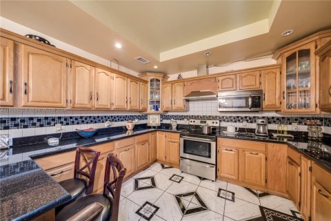 Casa en venta en Miami, Florida, 4 dormitorios, 205.87 m2 № 1709821 - foto 11