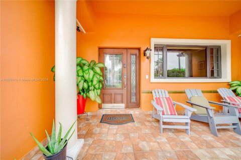 Casa en venta en Miami, Florida, 4 dormitorios, 205.87 m2 № 1709821 - foto 6