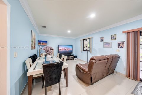 Casa en venta en Miami, Florida, 4 dormitorios, 205.87 m2 № 1709821 - foto 16