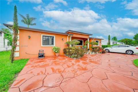 Casa en venta en Miami, Florida, 4 dormitorios, 205.87 m2 № 1709821 - foto 4