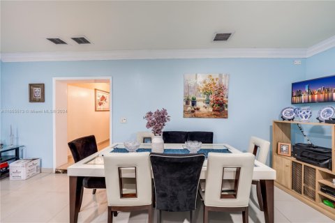 Casa en venta en Miami, Florida, 4 dormitorios, 205.87 m2 № 1709821 - foto 17