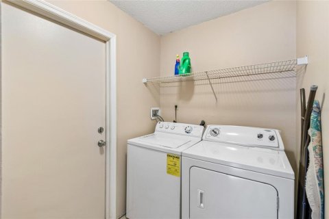 House in Orlando, Florida 3 bedrooms, 107.4 sq.m. № 2216533 - photo 26