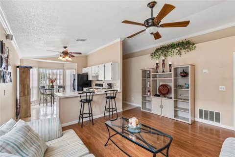 House in Orlando, Florida 3 bedrooms, 107.4 sq.m. № 2216533 - photo 5