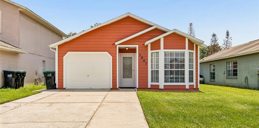 House in Orlando, Florida 3 bedrooms, 107.4 sq.m. № 2216533