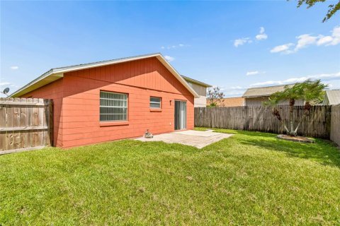 House in Orlando, Florida 3 bedrooms, 107.4 sq.m. № 2216533 - photo 29