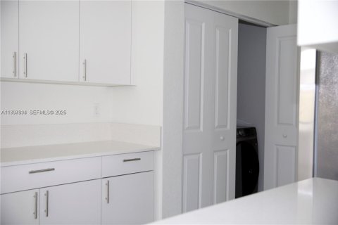 Townhouse in Dania Beach, Florida 3 bedrooms, 161.46 sq.m. № 1995636 - photo 20